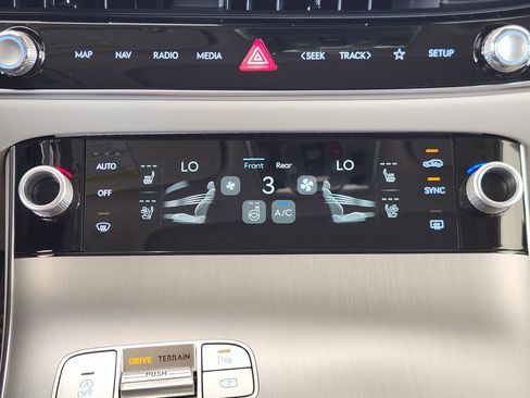 New 2026 Genesis GV70 2.5T Advanced AWD/4WD image 15