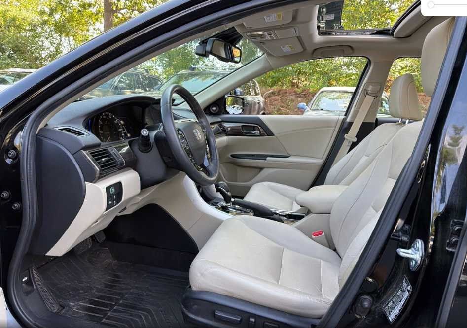 Used 2017 Honda Accord Touring image 9