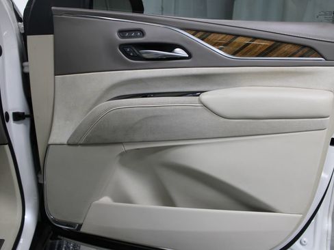 Used 2021 Cadillac Escalade Sport Platinum RWD image 39