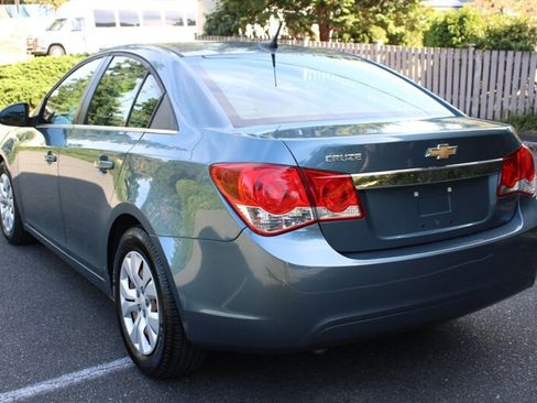 Used 2012 Chevrolet Cruze LS w/ Connectivity Package FWD image 4