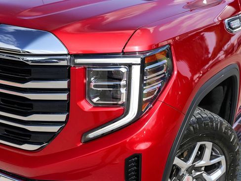 Used 2024 GMC Sierra 1500 SLT AWD/4WD image 3