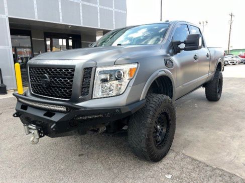 Used 2019 Nissan Titan PRO-4X w/ Pro-4x Convenience Package image 1
