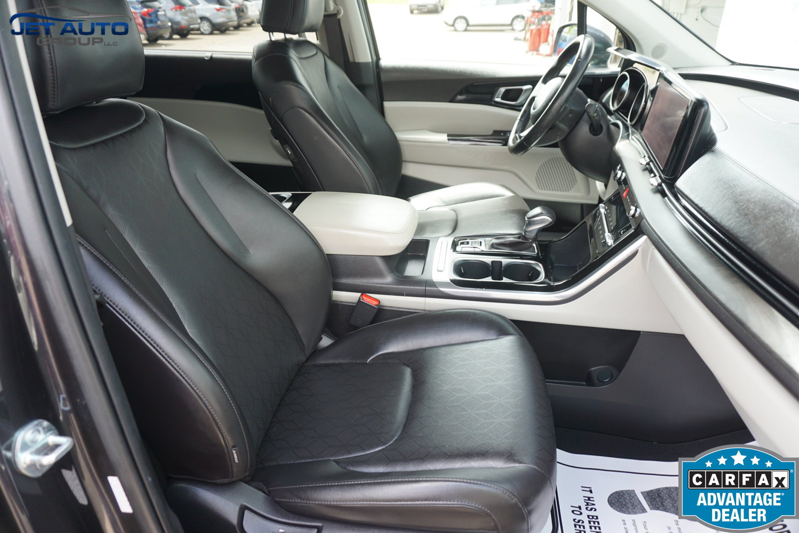 Used 2023 Kia Carnival EX FWD image 27