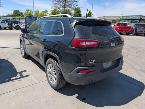 Used 2017 Jeep Cherokee Latitude w/ Cold Weather Group AWD/4WD image 12