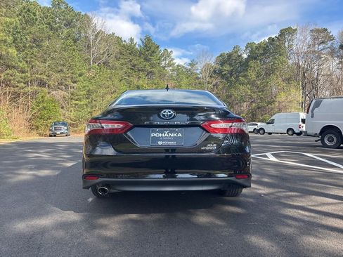 Used 2020 Toyota Camry XLE w/ Sunroof Package image 10