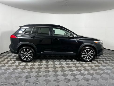 Used 2024 Toyota Corolla Cross XLE image 4