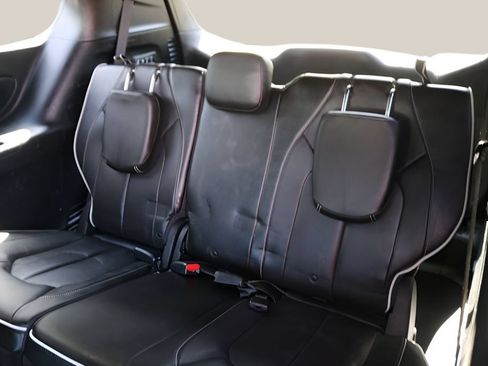 Used 2021 Chrysler Pacifica Limited w/ Uconnect Theater Family Group AWD/4WD image 17