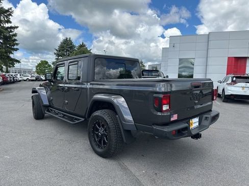 Used 2023 Jeep Gladiator Sport AWD/4WD image 3