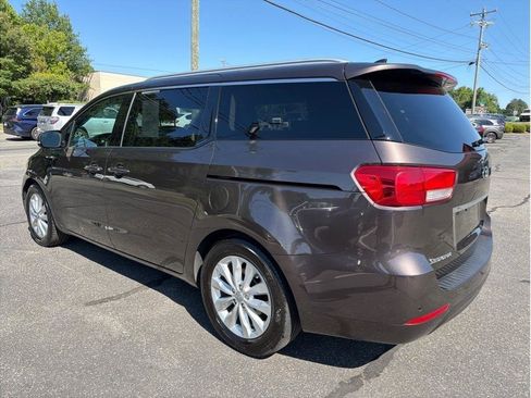 Used 2016 Kia Sedona EX FWD image 4