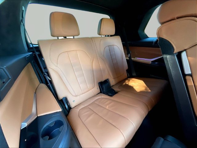 Used 2022 BMW X7 xDrive40i w/ M Sport Package AWD/4WD image 27