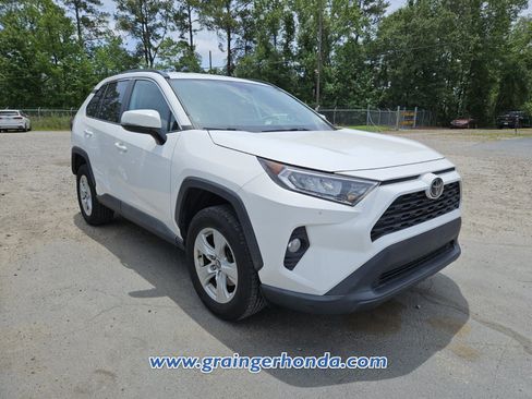 Used 2020 Toyota RAV4 XLE FWD image 5