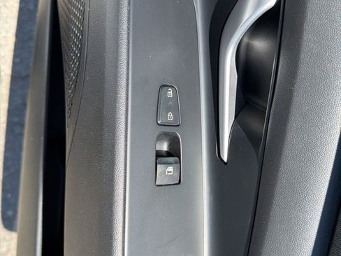Used 2025 Hyundai Elantra Limited FWD image 14