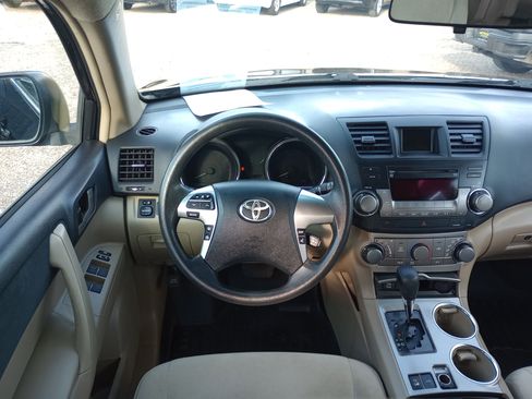 Used 2011 Toyota Highlander 4WD w/ Tech Pkg image 9