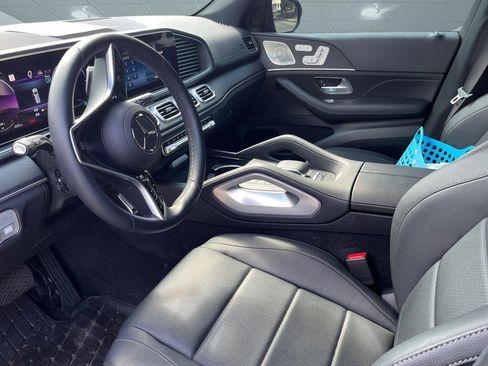 Used 2024 Mercedes-Benz GLS 450 4MATIC image 3