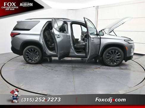 Used 2023 Chevrolet Traverse RS image 39