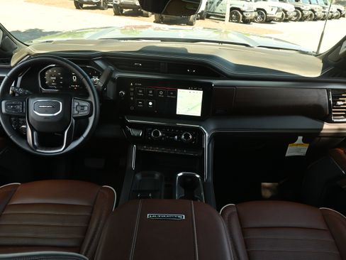 Used 2026 GMC Sierra 2500 Denali Ultimate w/ Max Trailering Package image 3