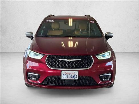 Used 2023 Chrysler Pacifica Pinnacle FWD image 3