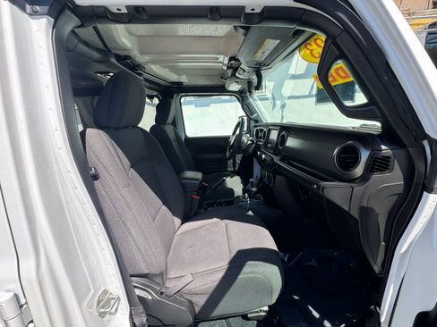 Used 2023 Jeep Wrangler Unlimited w/ Cold Weather Group AWD/4WD image 10