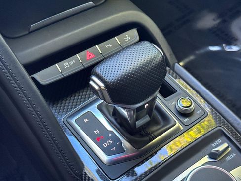 Used 2022 Audi R8 V10 w/ Premium Package RWD image 20