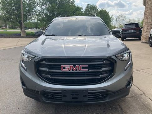Used 2021 GMC Terrain SLT w/ Elevation Edition image 8