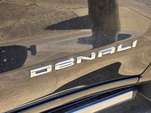 Used 2022 GMC Sierra 1500 Denali w/ Denali Premium Package RWD image 11