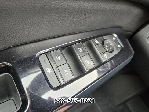 Used 2022 Nissan Pathfinder S AWD/4WD image 32
