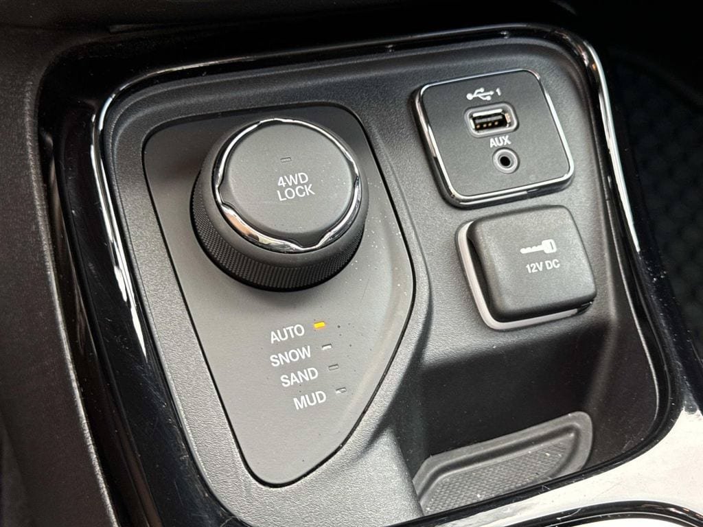 Used 2020 Jeep Compass Latitude AWD/4WD image 35