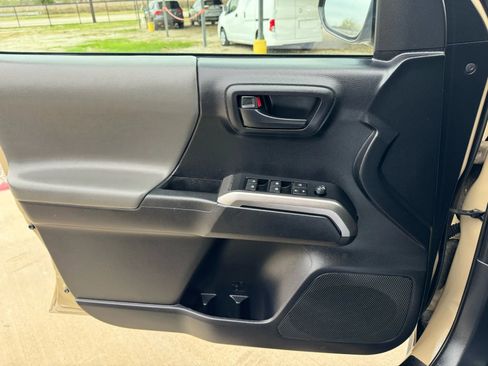 Used 2020 Toyota Tacoma SR image 43