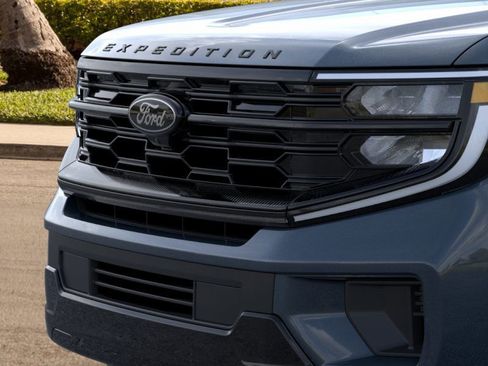 New 2025 Ford Expedition Platinum w/ Stealth Performance Package image 17