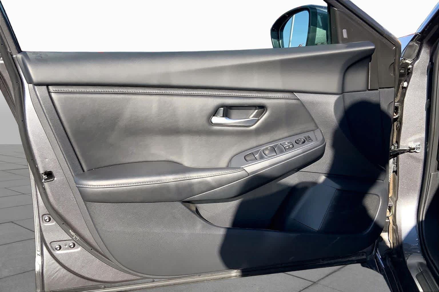 Used 2025 Nissan Sentra SV FWD image 22