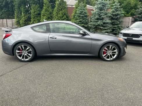 Used 2014 Hyundai Genesis 3.8 RWD image 7