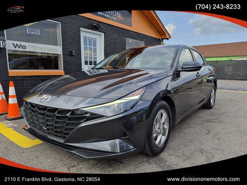 Used 2021 Hyundai Elantra SE FWD image 1
