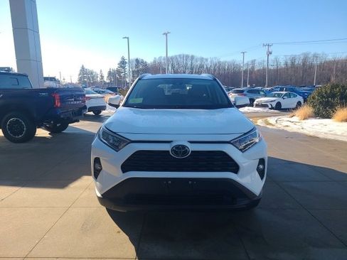 Used 2020 Toyota RAV4 XLE image 2