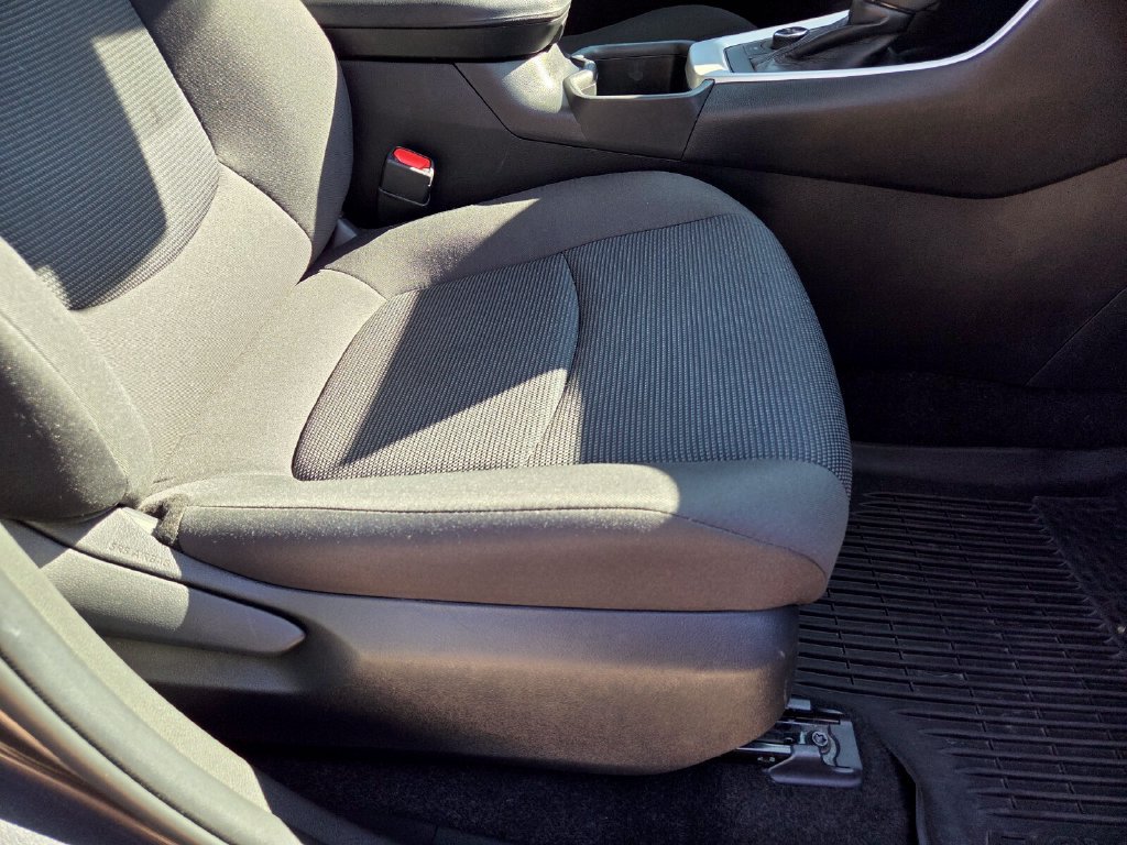 Used 2024 Toyota RAV4 LE AWD/4WD image 28