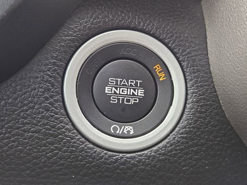 Used 2019 RAM 1500 Laramie image 25