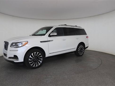 Used 2024 Lincoln Navigator Black Label image 3