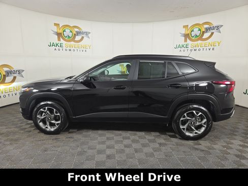 Used 2025 Chevrolet Trax LT w/ Driver Confidence Package FWD image 4