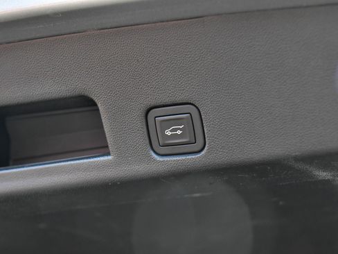 Used 2024 Chevrolet Traverse LT image 51