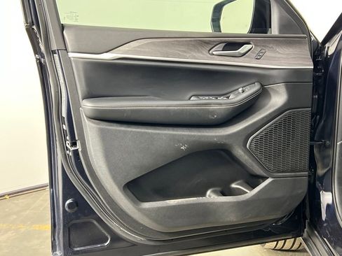 Used 2024 Jeep Grand Cherokee Limited w/ Black Appearance Package image 19