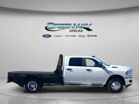 Used 2024 RAM 3500 SLT w/ Quick Order Package 2YG SLT AWD/4WD image 8