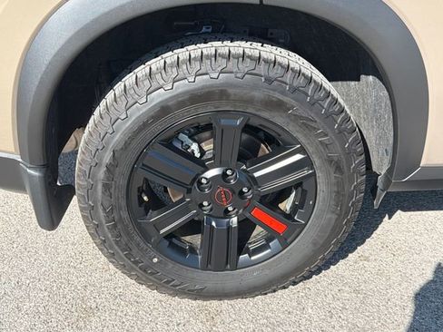 Used 2025 Nissan Rogue SV AWD/4WD image 41