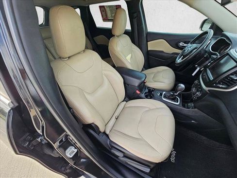 Used 2016 Jeep Cherokee Latitude w/ Safety/Convenience Group FWD image 19