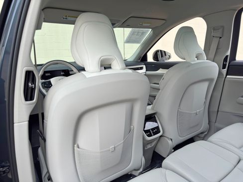 Used 2025 Volvo EX90 Ultra AWD/4WD image 35