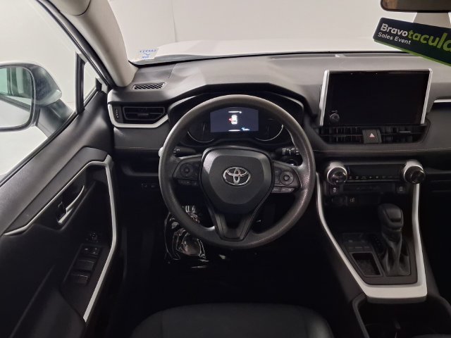 Used 2025 Toyota RAV4 XLE FWD image 12