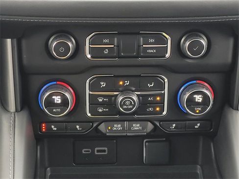 Used 2024 Chevrolet Tahoe Z71 w/ Luxury Package image 14