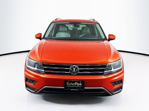 Used 2018 Volkswagen Tiguan SE w/ Panoramic Sunroof Package image 2