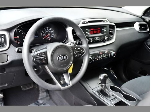 Used 2017 Kia Sorento L FWD image 13