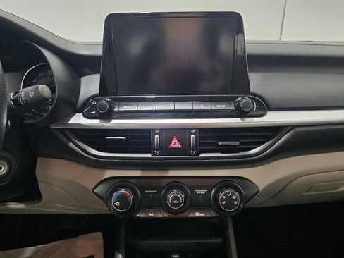 Used 2022 Kia Forte LXS w/ LXS Technology Package image 11