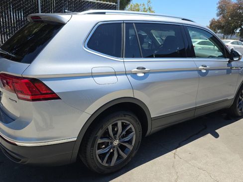 Used 2024 Volkswagen Tiguan SE AWD/4WD image 4