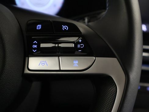 Certified 2023 Hyundai Elantra Limited w/ Preferred Accessory Package image 40